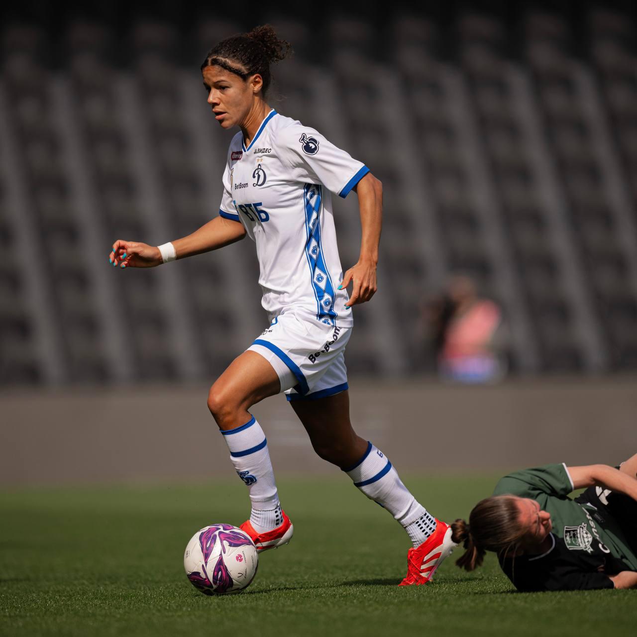 Dynamo Moscow forward Kaylan Williams dribbles the ball against Krasnodar