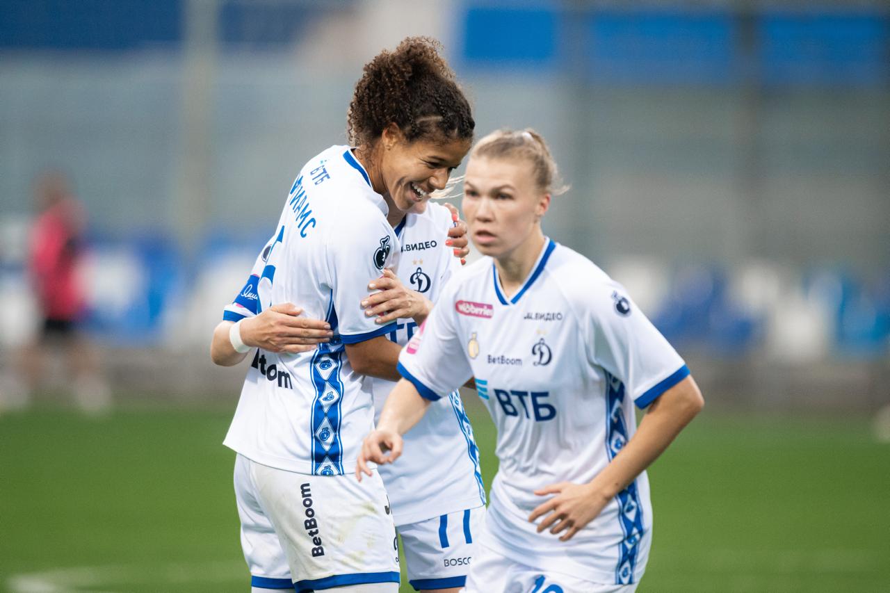 Dynamo Moscow forward Kaylan Williams celebrating with teammates
